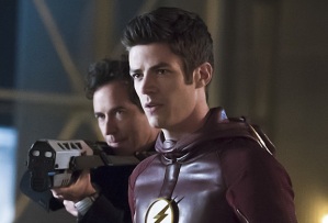 The Flash -- "The Race of His Life" -- Image: FLA223b_0065b.jpg -- Pictured (L-R): Tom Cavanagh as Harrison Wells and Grant Gustin as Barry Allen -- Photo: Katie Yu/The CW -- ÃÂ© 2016 The CW Network, LLC. All rights reserved.